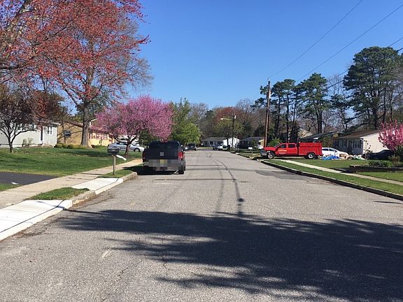 5th image of 9 W Shore Dr