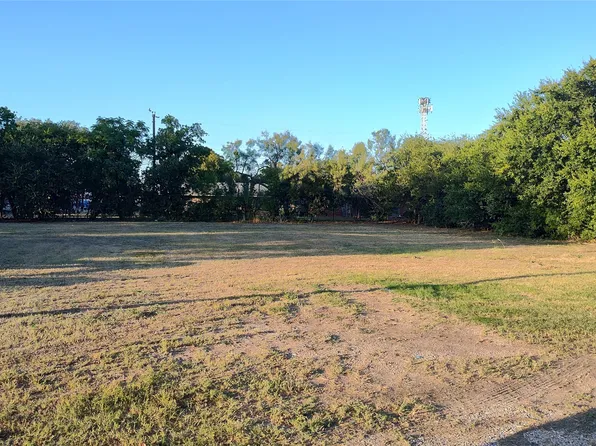 200 Willis St, Winters, TX 79567