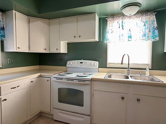 4th image of 908 W 4th St