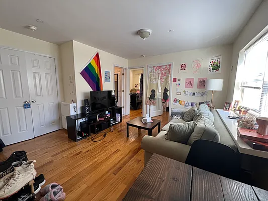 Rented by Capri Jet Realty Corp | media 15