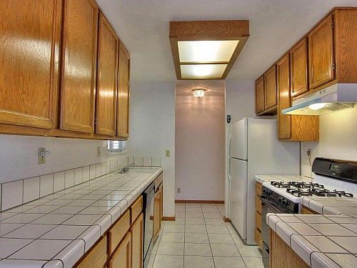 3rd image of 929 Glenfinnan Way