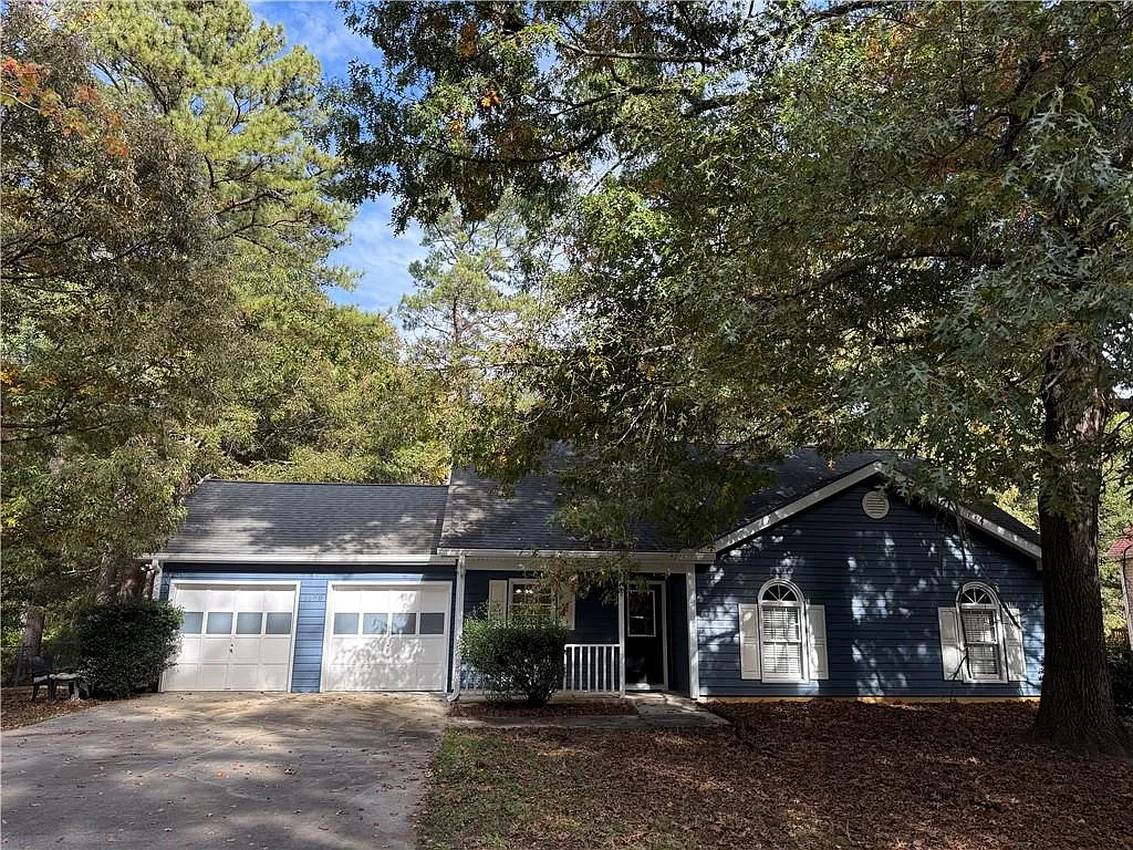 3 bed, 2.0 bath, 1373 sqft, $2,200 — Photo 4