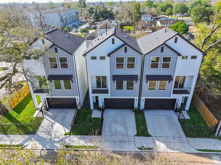 4012 Yellowstone Blvd — Photo 2
