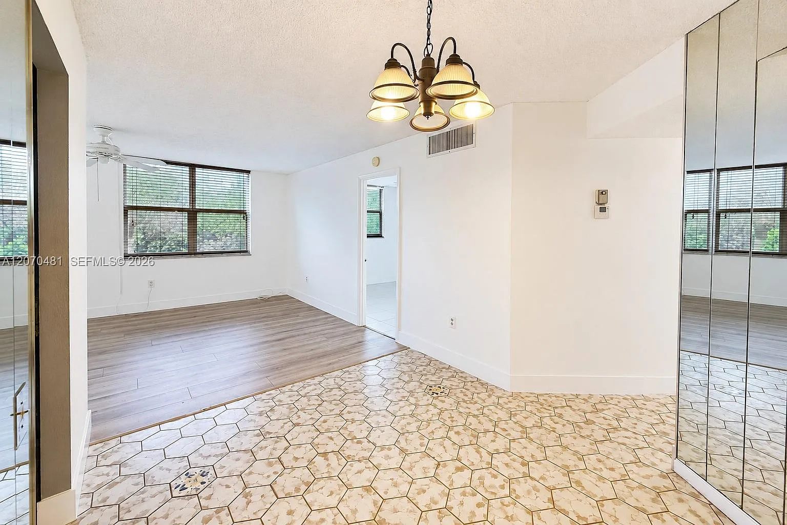 Lime Bay Condominium 6 — Photo 4