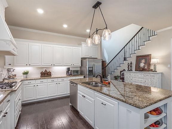 5th image of 1104 Bull Creek Dr
