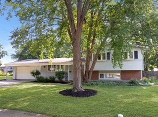 777 Dover Ct, Crystal Lake, IL 60014