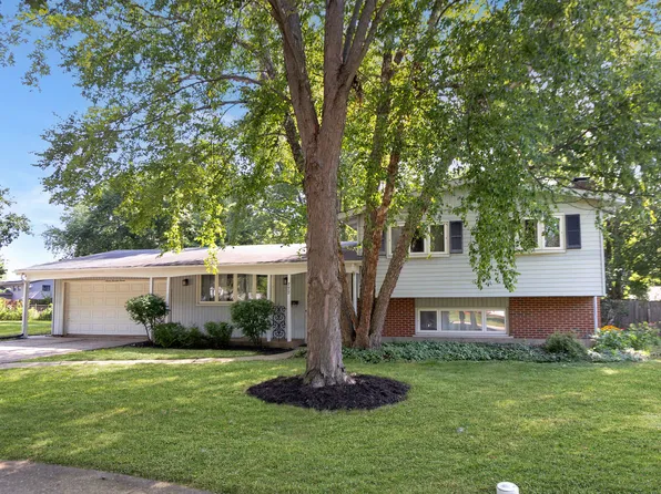 777 Dover Ct, Crystal Lake, IL 60014