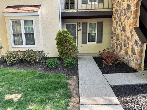 243 Valley Stream Ln, Wayne, PA 19087