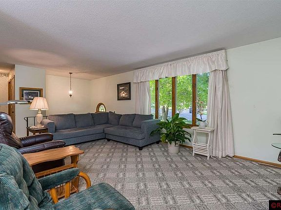 4th image of 120 Willow Ln