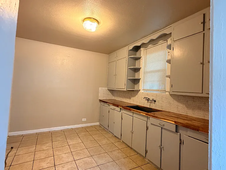 512 Naylor St — Photo 7