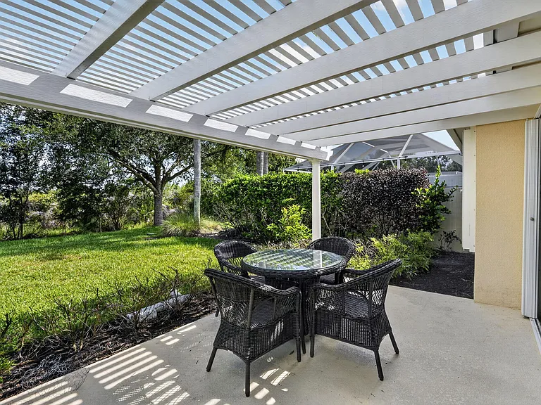 3546 SE Glacier Ter — Photo 45