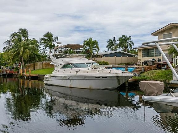 5th image of 2430 Okeechobee Ln