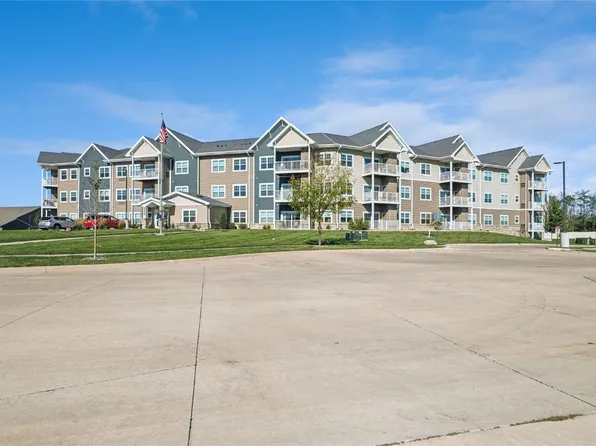 3550 Stone Creek Cir SW Unit 105, Cedar Rapids, IA 52404