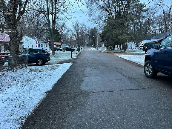 5th image of 410 Wellington Ave