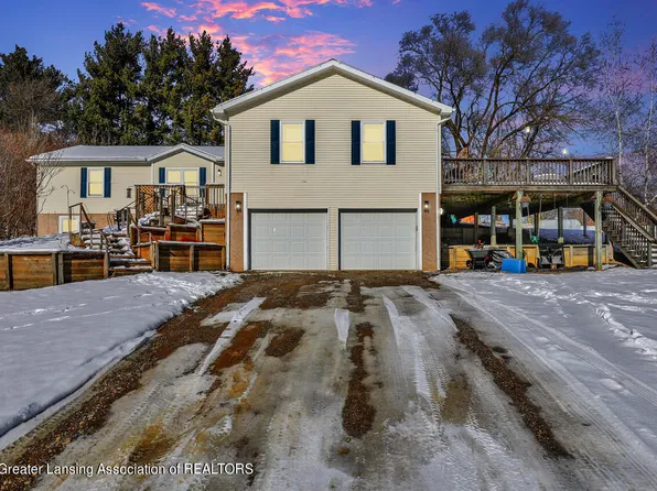 13410 Miracle Dr, Chelsea, MI 48118