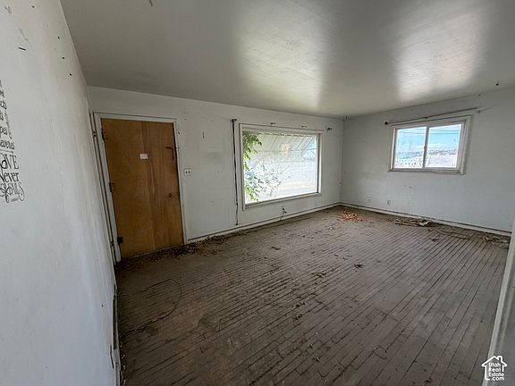 3rd image of 1014 Eastside Dr