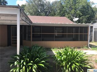 210 Sandra St, Edna, TX 77957