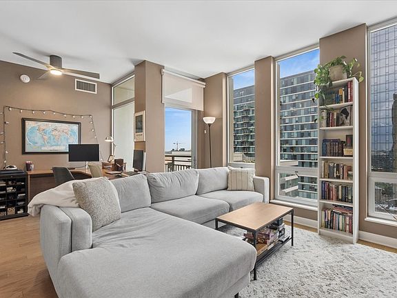 2nd image of 1400 S Michigan Ave APT 1809
