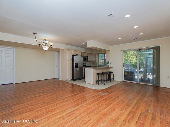 5th image of 65 Elmwood Park Dr APT 6