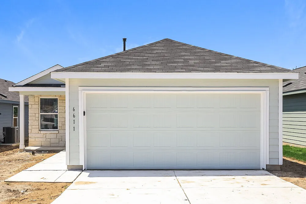 3 bed, 2.0 bath, 1440 sqft, $1,520 — Photo 1