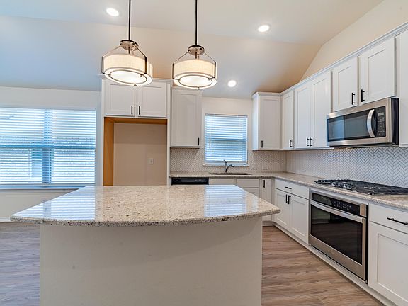 5th image of 729 Millcreek Ln