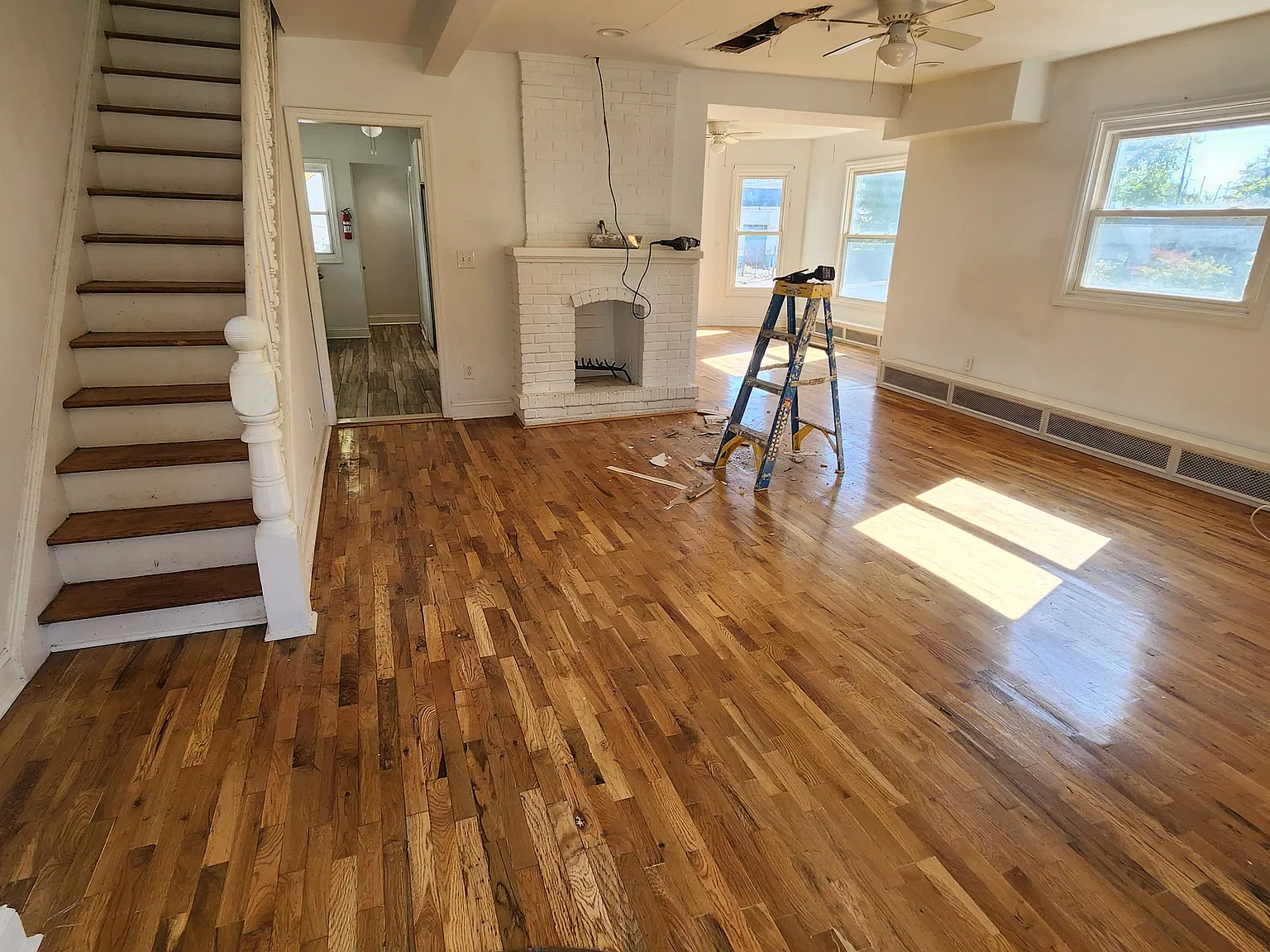 3 bed, 1.5 bath, 1294 sqft, $3,500 — Photo 2