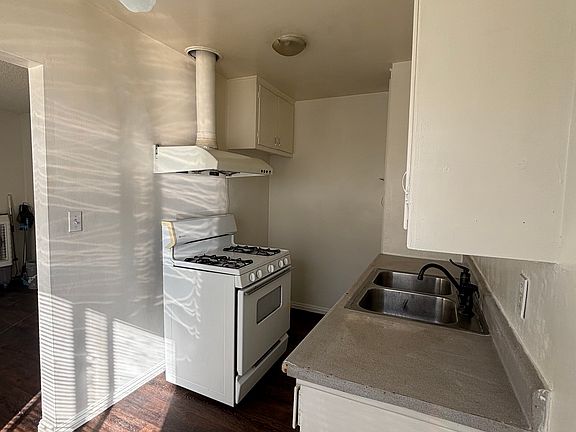 3rd image of 504 N Lincoln Ave Unit J