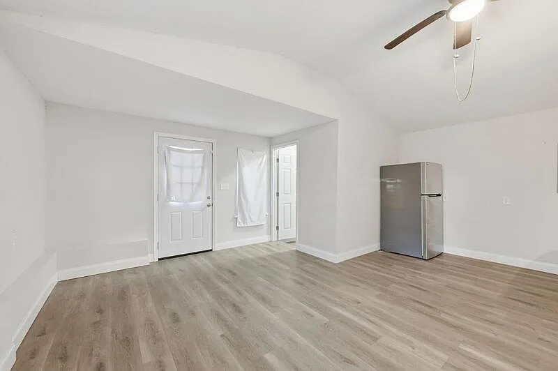 2 bed, 2.0 bath, 775 sqft, $1,100 — Photo 3