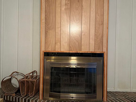 4th image of 2436 W Carriage Ln