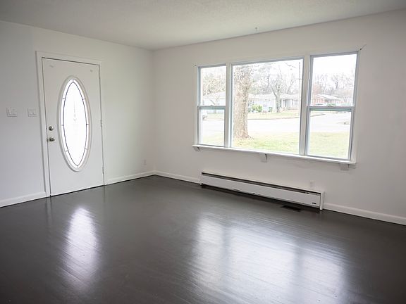 4th image of 1709 Canterbury Cir NW