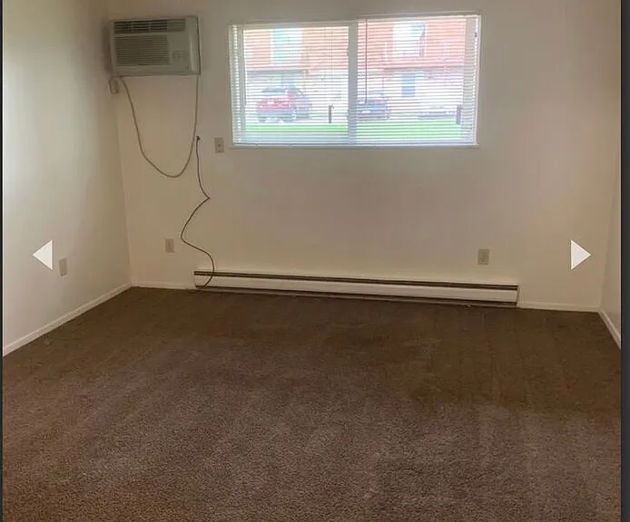1454 W River Rd N #D — Photo 1