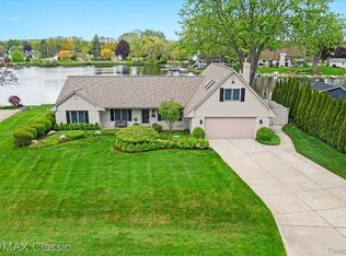 4977 Wavewood Dr, Commerce Township, MI