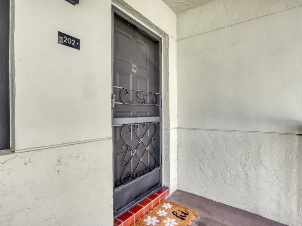 7690 Tahiti Lane #202, Lake Worth, FL 33467