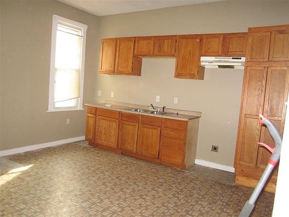 4th image of 1619 Vandalia Ave