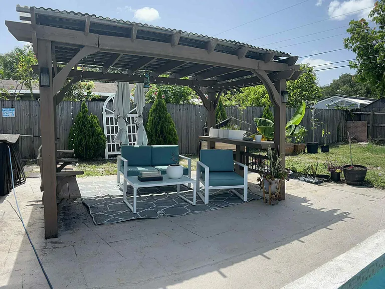 7021 Scott St — Photo 4