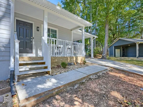 679 Suwanee Ct NW, Lawrenceville, GA 30043