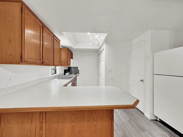 Shady Lane Apartments — Photo 20