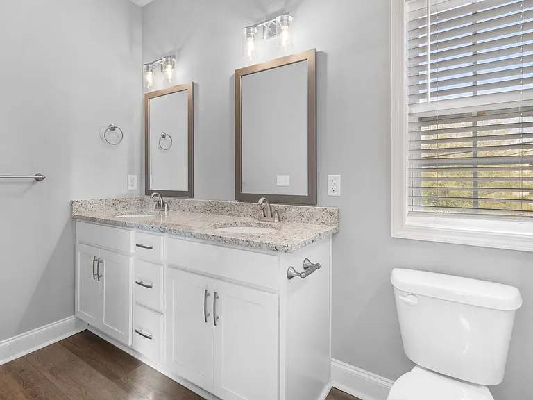 930 Crossland Ave — Photo 12