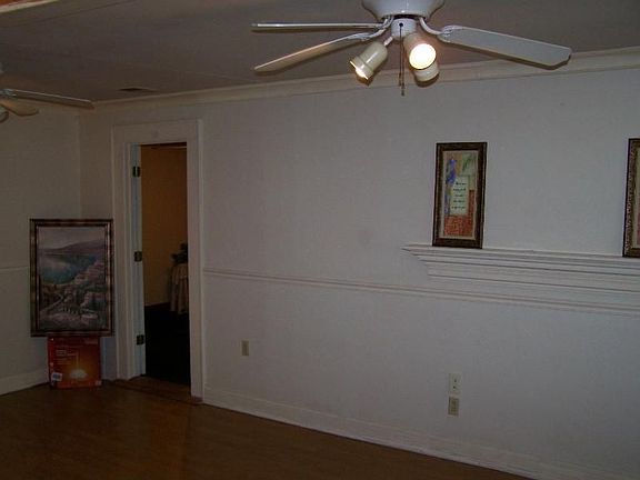 3rd image of 207 Harter Ave
