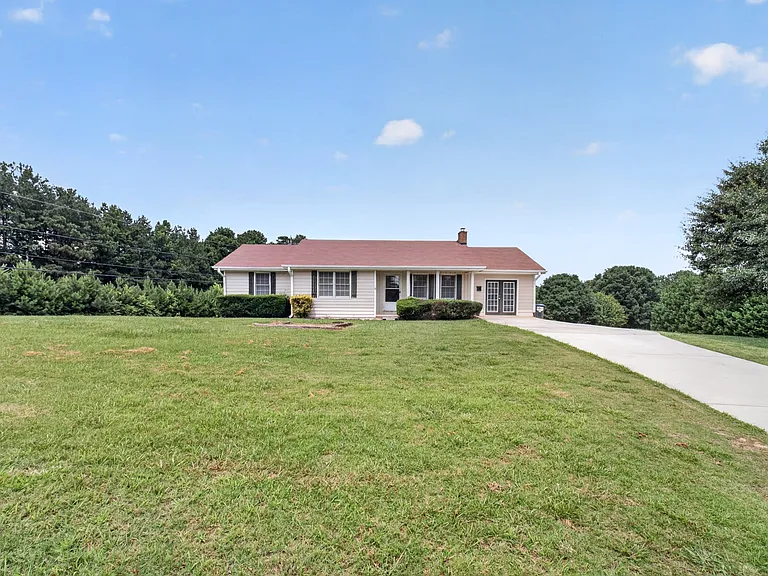 2591 Doc Hughes Rd — Photo 1
