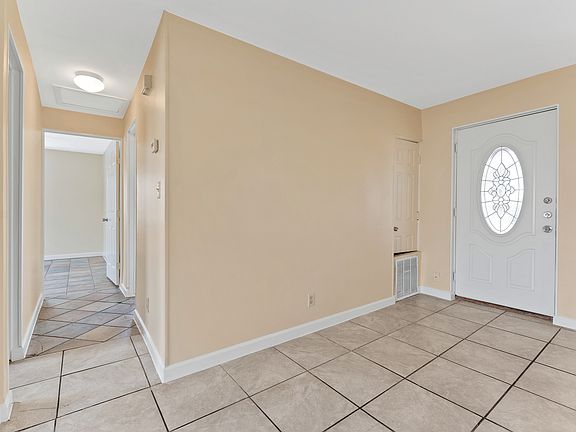 Entry/Foyer