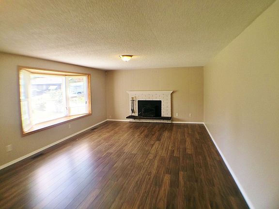 2nd image of 3803 SE Castlewood Dr