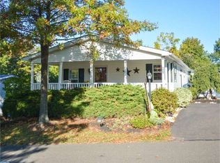 442 Manor House Ln, Souderton, PA 18964