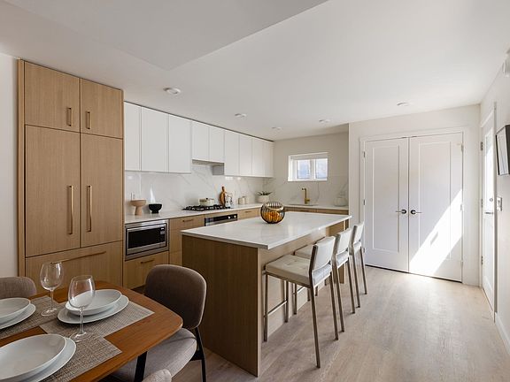 5th image of 604 Rochester Ave