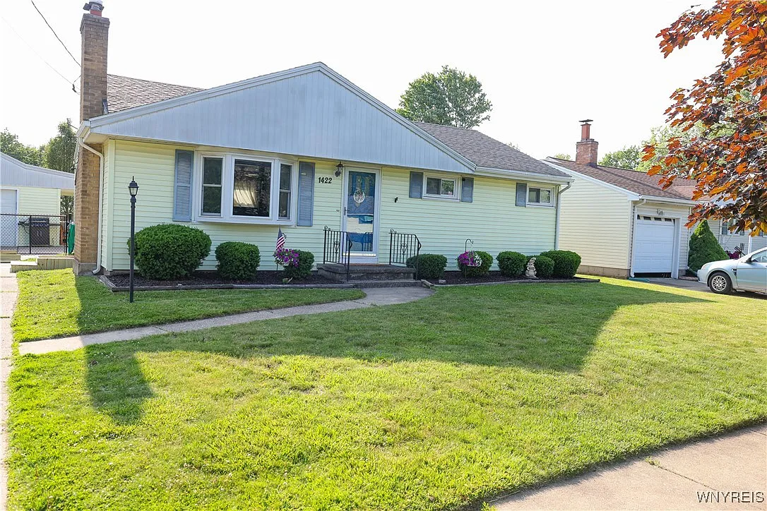 1422 Master St photo 1