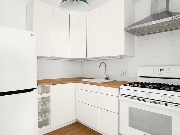 3rd image of 306 Washington Ave APT 3