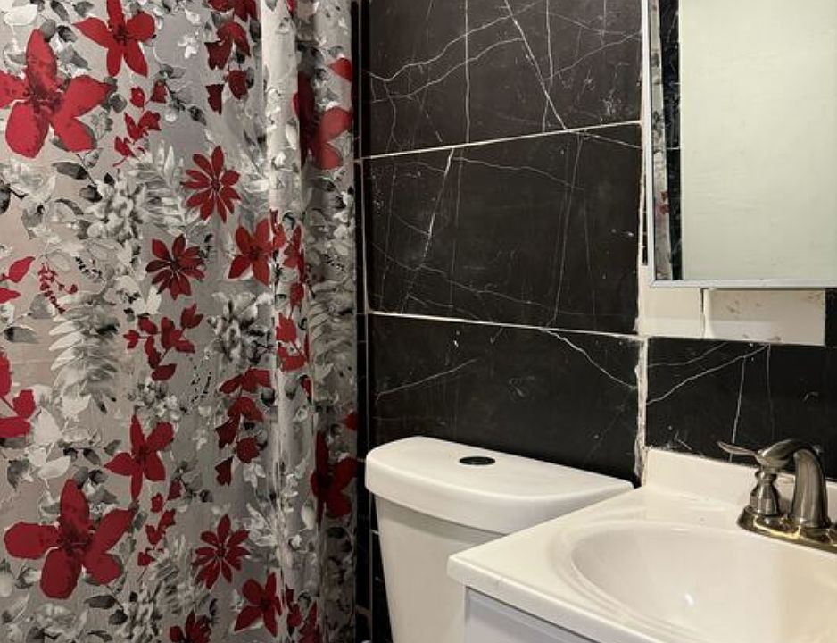 2nd image of 975 Lafayette Ave #1