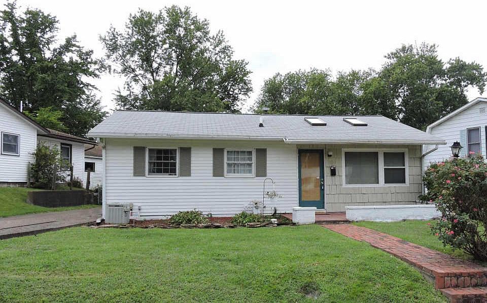 1st image of 500 Thornberry Dr