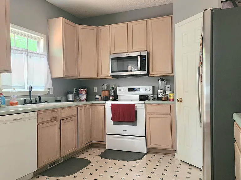 9017 Erinsbrook Dr — Photo 5