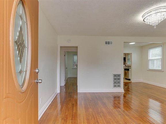 4th image of 7535 Yorktown Dr